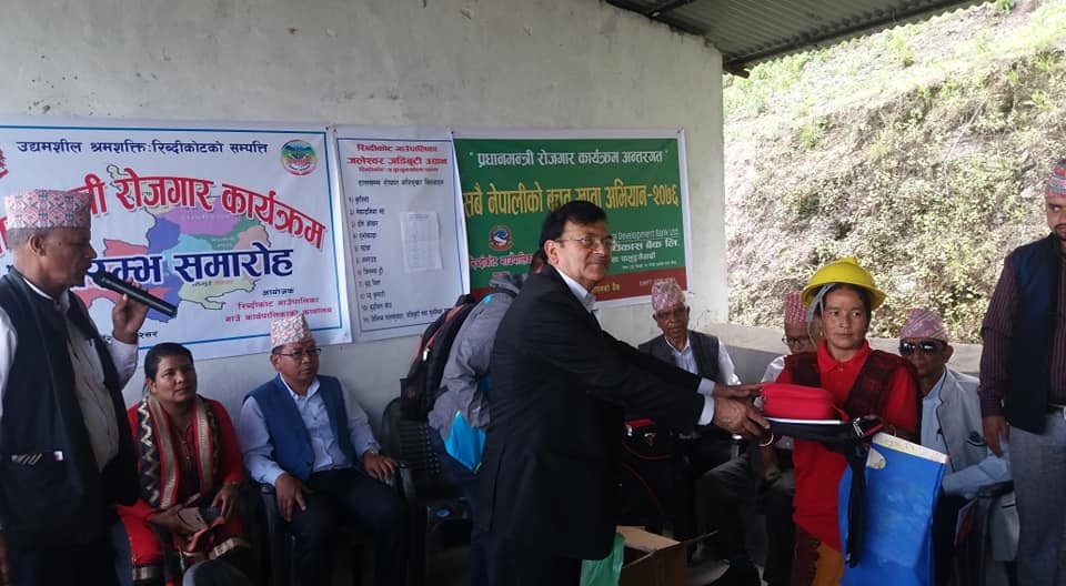 रिब्दीकोट गाउँपालिकामा प्रधानमन्त्री रोजगार कार्यक्रम शुभारम्भ