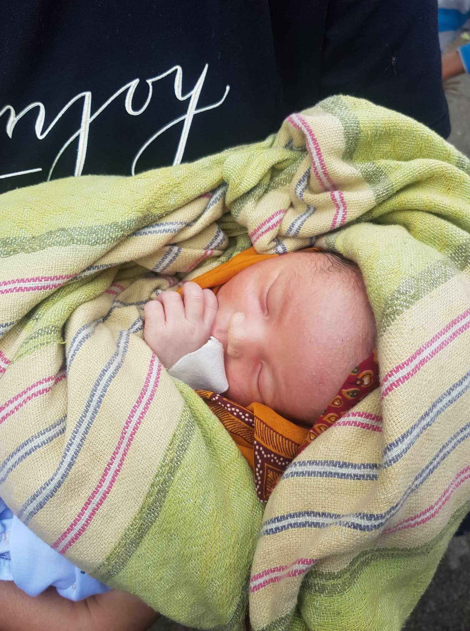 हराएको शिशु भेटियो, हेर्नुहोस शिशु
