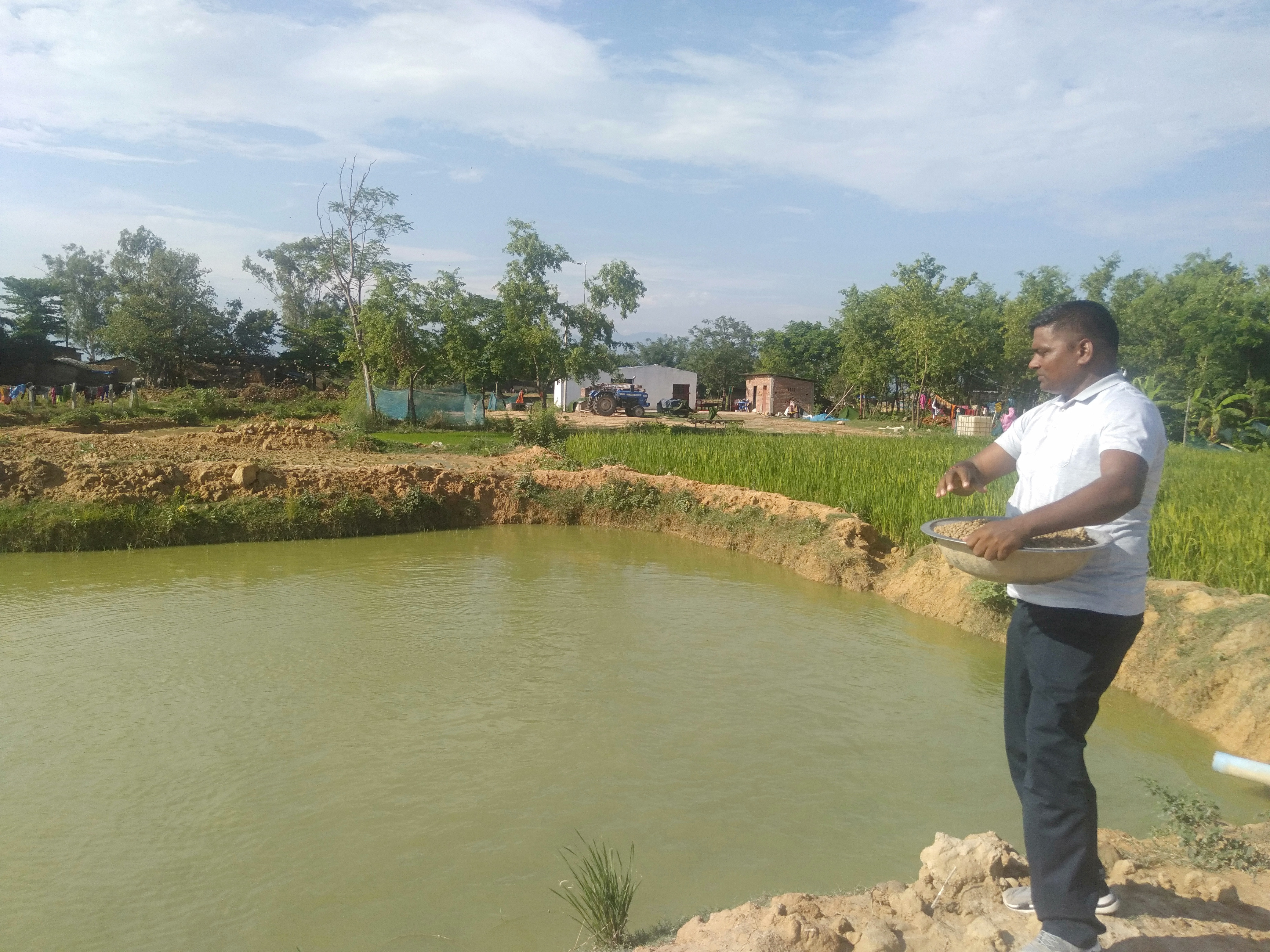 किसानले पाउनुपर्ने अनुदान गाउँपालिका अध्यक्षको पत्नीका भागमा