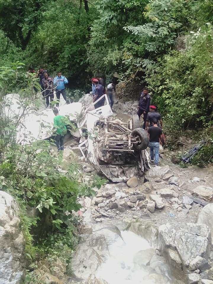 त्रिशूलीमा ट्रक खस्दा दुईको मृत्यु