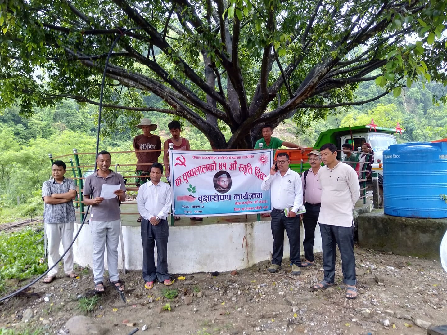 दोभानमा पुष्पलाल सम्झनामा वृक्षारोपण