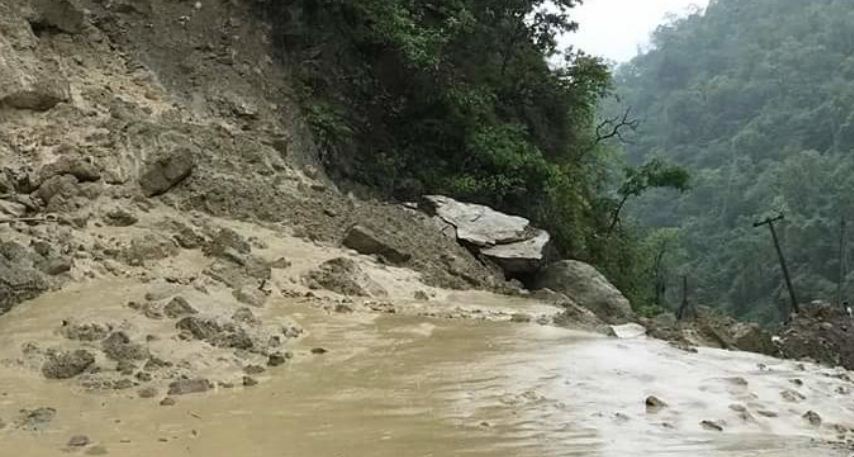 पाल्पाका अधिकाँश ग्रामीण सडकमा यातायातका साधन सञ्चालनमा समस्या