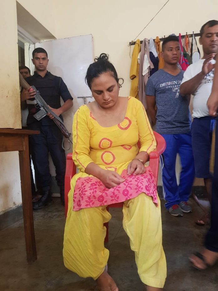 नक्कली सुत्केरी, सक्कली शिशु चोर, शिशु चोर्नका लागि पाँच रात प्रसुति कक्षमा, अस्पताललाई बेखबर