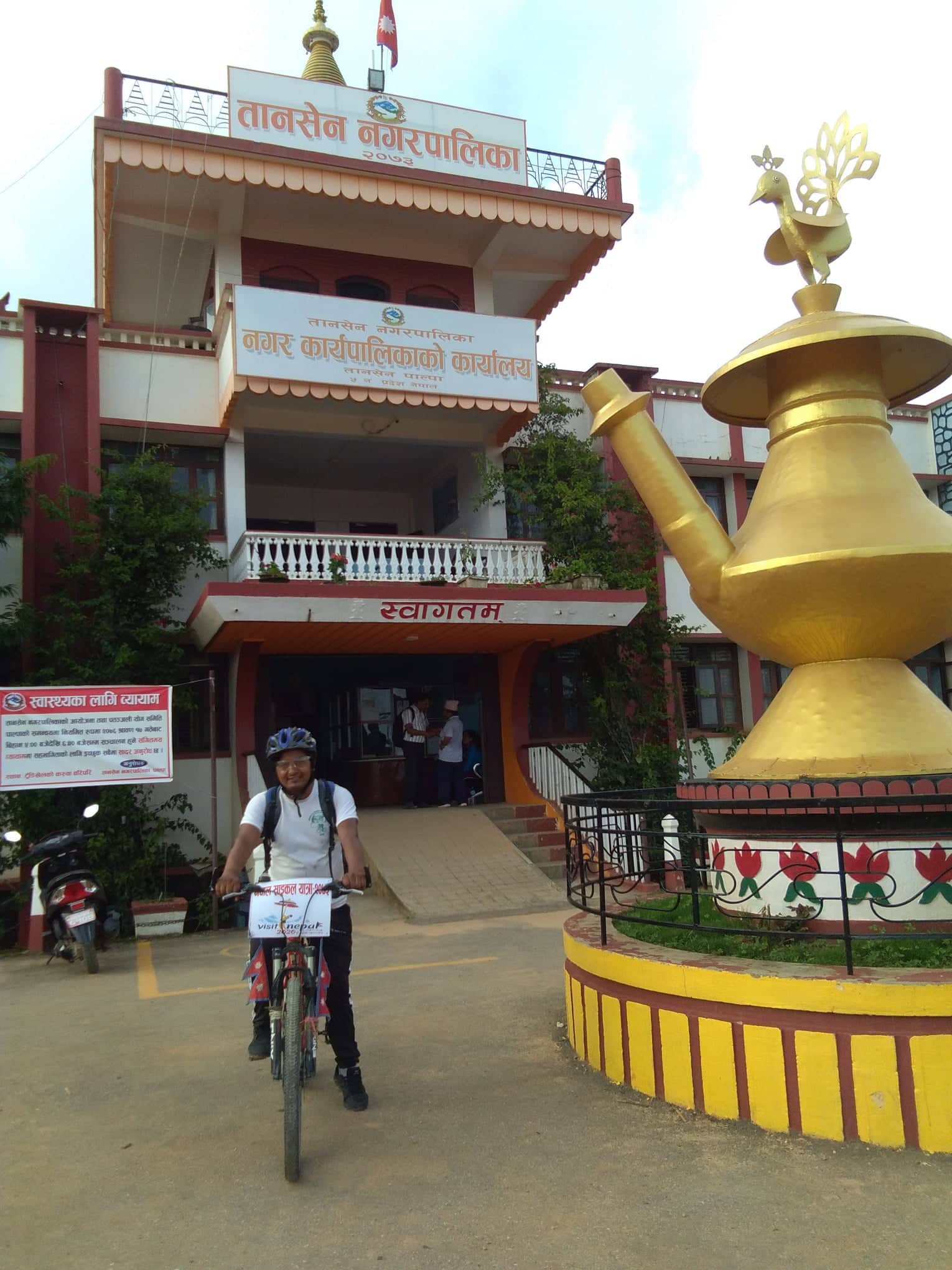 भ्रष्टाचारमुक्त समाज निर्माण गर्न पाल्पा आए साइकलयात्री