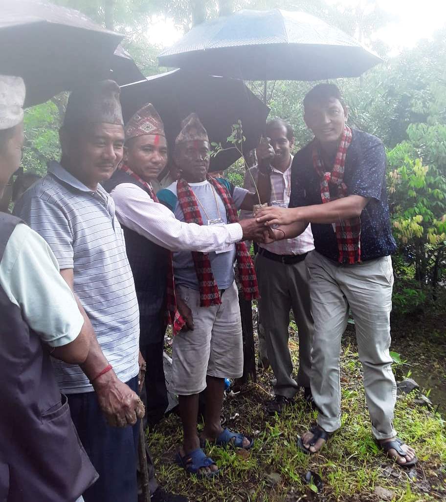 सिस्नेरी सामुदायिकमा अमर सिह भण्डारी