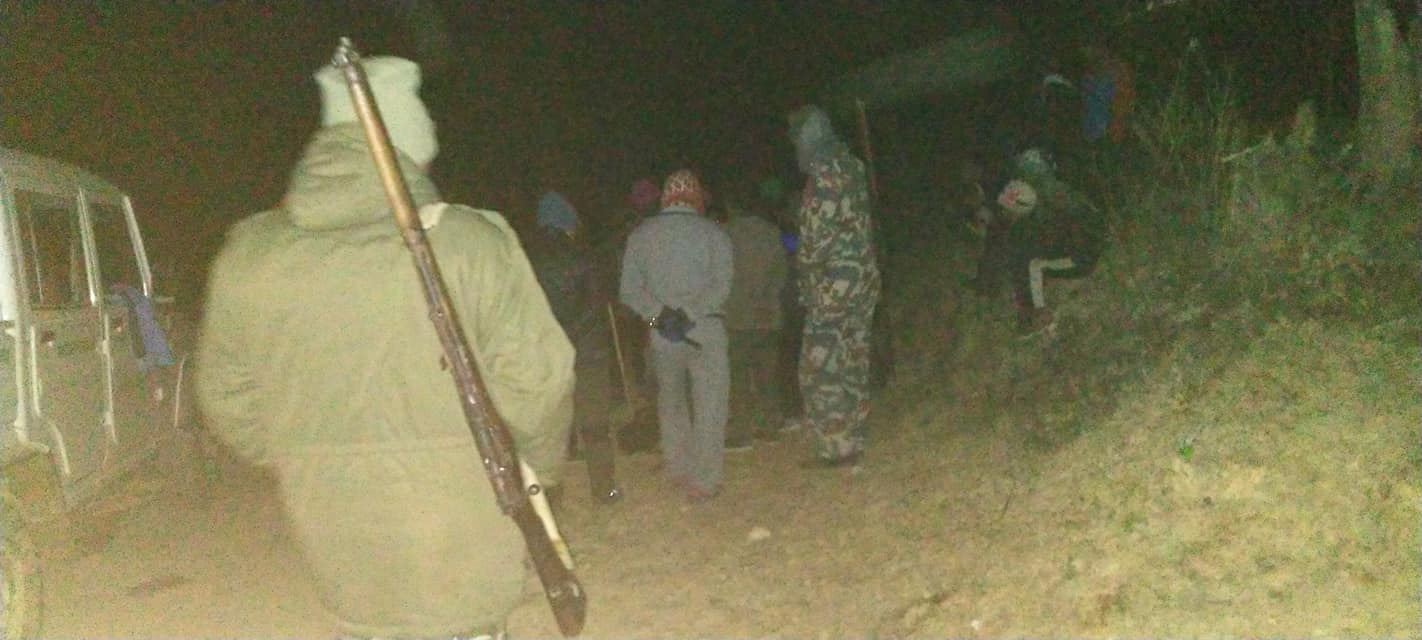 पाल्पामा अवैद्य काठ निकासी गर्ने ७ जना पक्राउ,फर्निचर उद्योगीको समेत संलग्नता