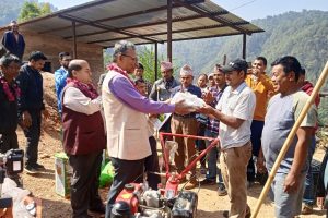 किसानलाई कृषि उत्पादनका लागि चाहिने साम्रागी बितरण