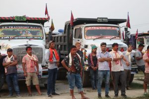 पाल्पाका टिपर व्यावसायीले गरे क्रिकेट रंगशाला निर्माणमा सामग्री सहयोग