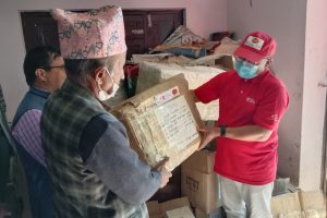 स्वास्थ्य चौकीलाई स्वास्थ्य सामग्री हस्तान्तरण