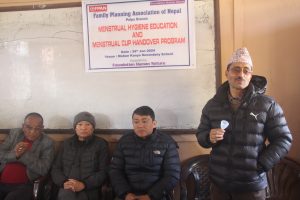 मोहनकन्या माविका ५० छात्रालाई महिनावारी कप प्रदान