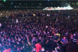 क्रिकेट ‘क्रेज’:  टुँडिखेलमा खेल हेर्नेको भीड