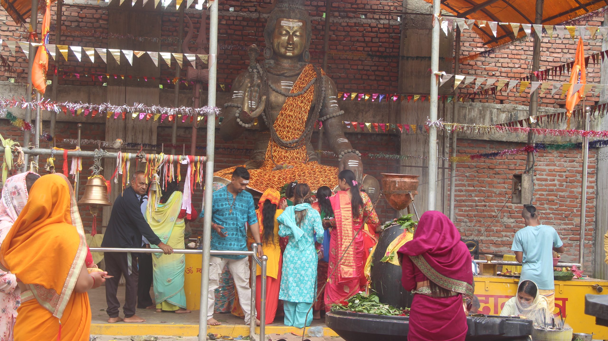 साउनको अन्तिम सोमबार : पाल्पाका शिवालय धामहरुमा भक्तजनको भीड