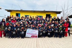 पहिलो पाइलाले गर्यो पाल्पाका विद्यार्थीलाई शैक्षिक सामग्री वितरण