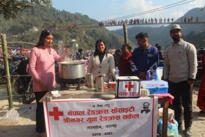 रिडी मेलामा निःशुल्क चिया वितरण