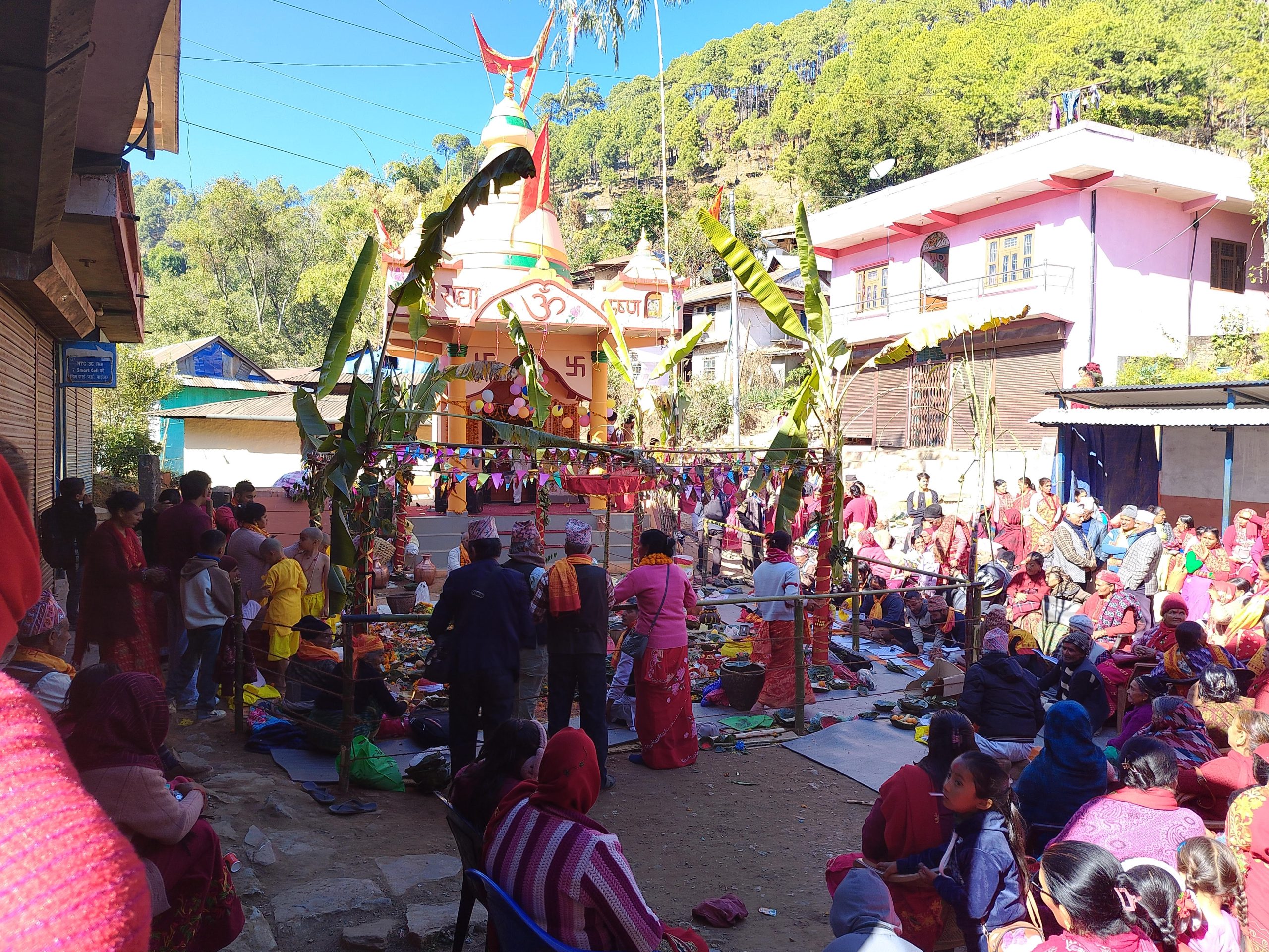 सोमादीमा राधाकृष्ण भगवानको मूर्ति प्राणप्रतिष्ठा