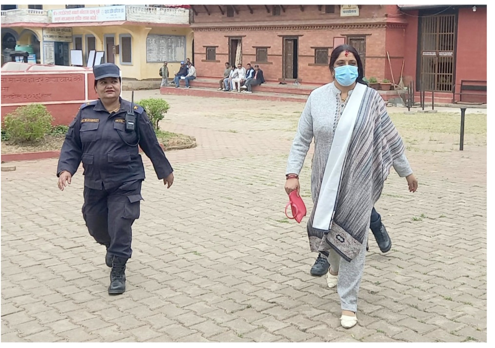 अभद्र व्यवहार सम्बन्धी कसुरमा व्यवसायी रेग्मी पक्राउ