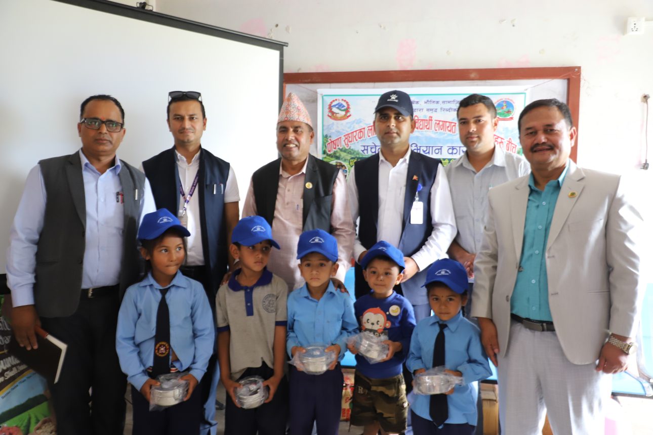 प्रभात माविमा पोषण सम्बन्धि सचेतना, विद्यार्थीलाई टिफिन बक्स र टोपी वितरण