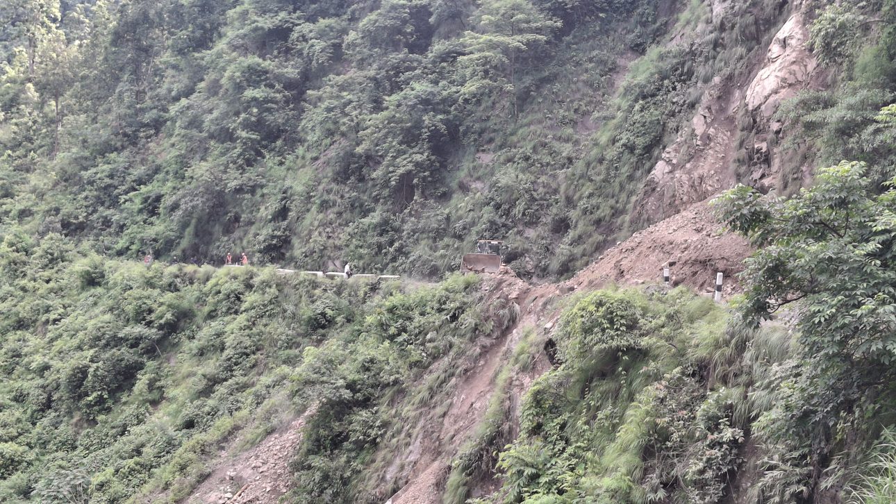 पहिरो पन्छाएपछि संचालनमा आयो सिद्धार्थ राजमार्ग