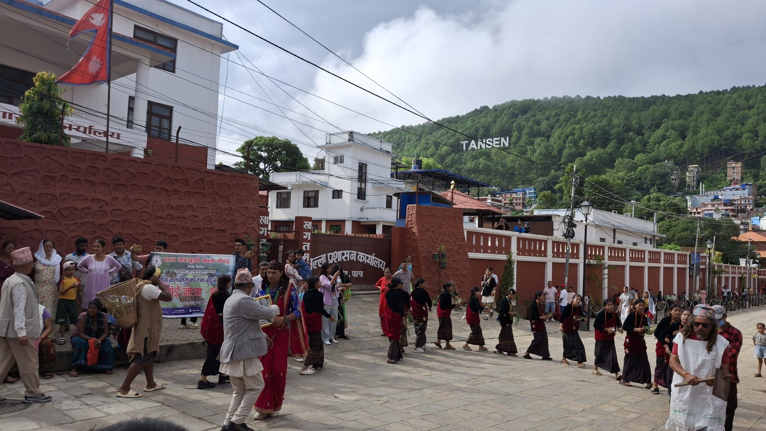 पाल्पामा संस्कृति संरक्षण र पीडितलाई सहयोग गर्न निकालियो रोपाँई जात्रा